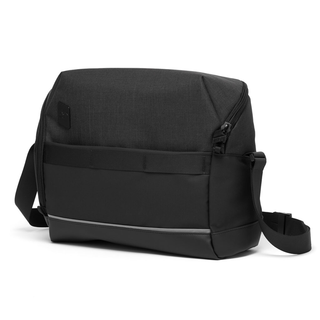 Tera Messenger Bag Lexon Messenger bag 15‘’ laptop compartment